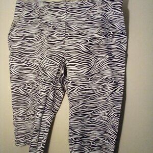 Susan Graver Pants Capri Women 26W 26 Animal Print Zebra Black White